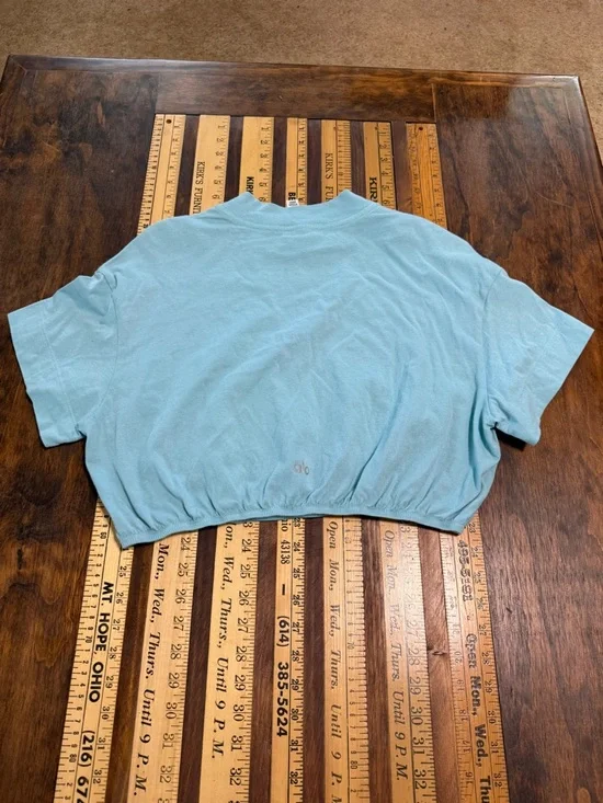 Cropped Alo Mockneck Tee - Picture 4 of 4